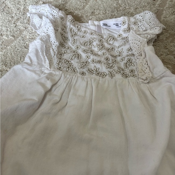Zara 3-4 White Eyelet Baby Dress - Picture 7 of 7